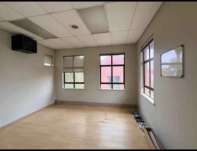 450M² OFFICE FOR SALE IN FOURWAYS